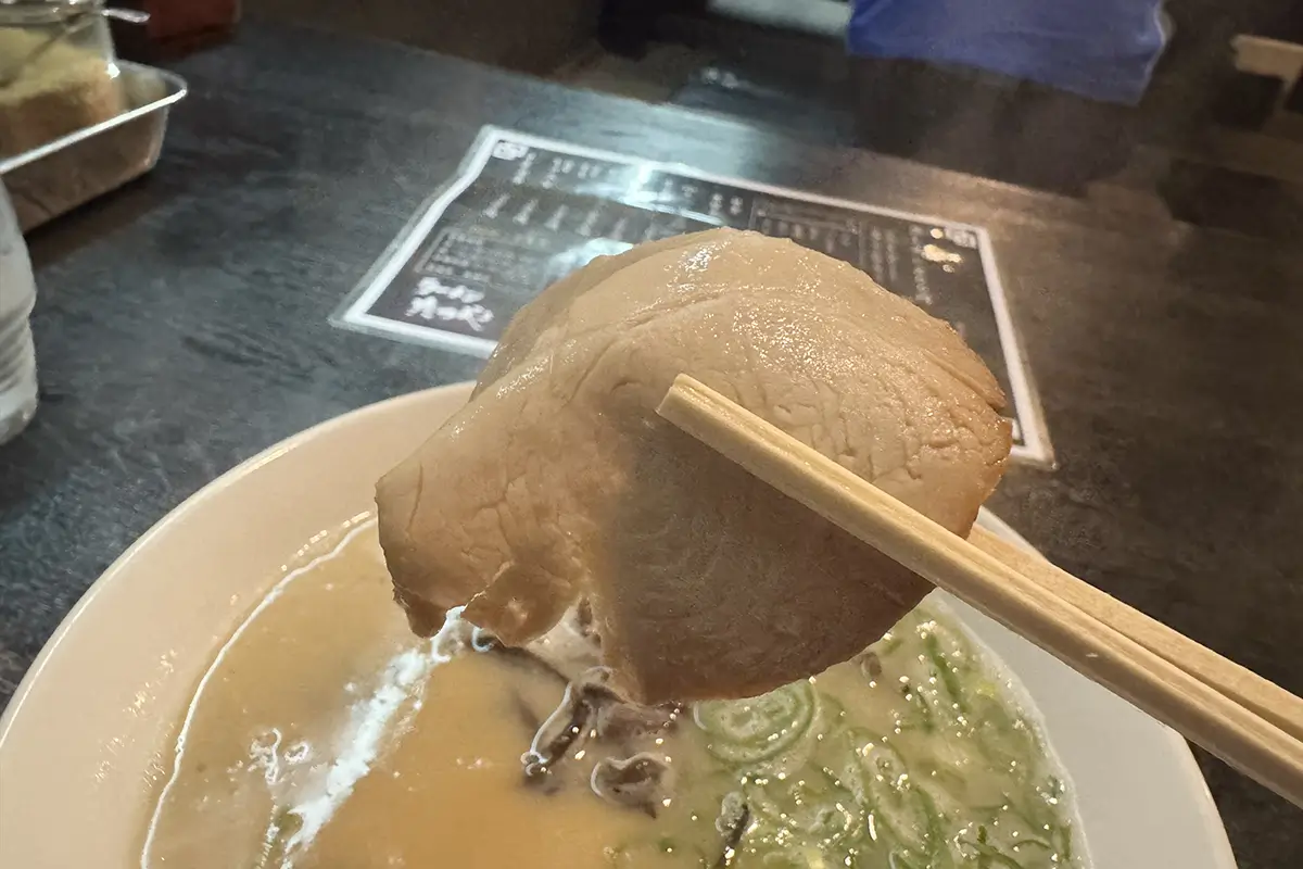 ラーメンたつや　ラーメン　チャーシュー