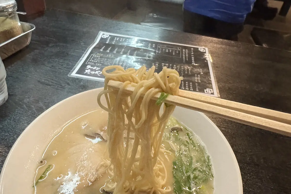 ラーメンたつや　ラーメン　麺