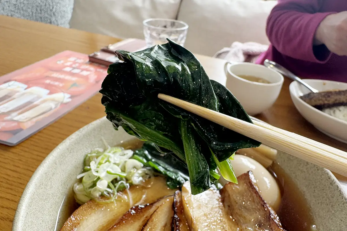 37BASE 自家製チャーシュー麺 ほうれん草