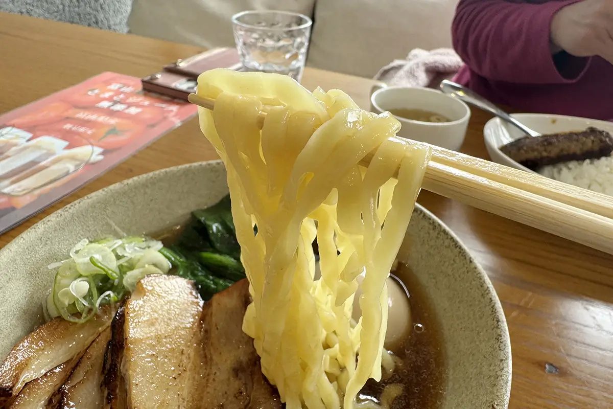 37BASE 自家製チャーシュー麺 麺