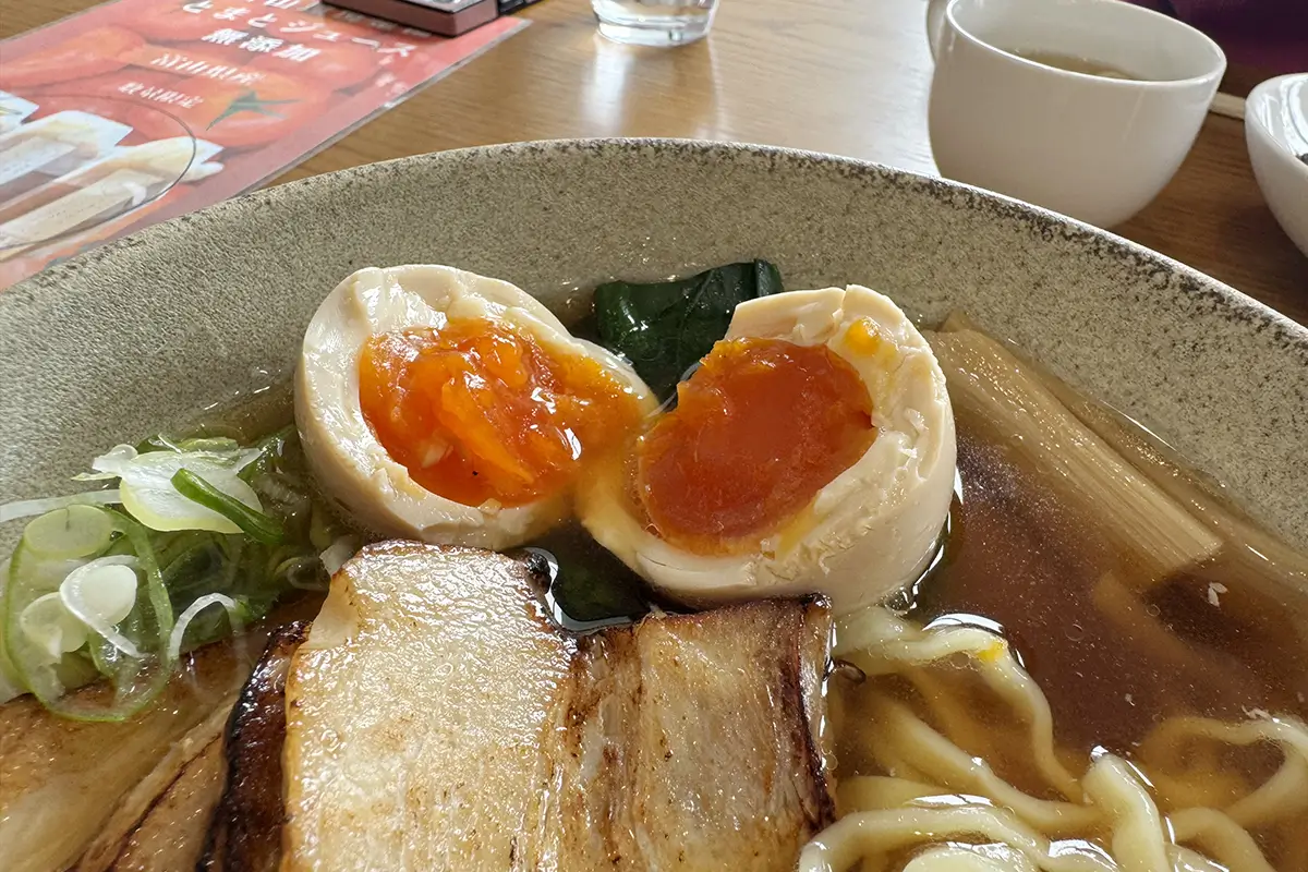 37BASE 自家製チャーシュー麺 煮卵