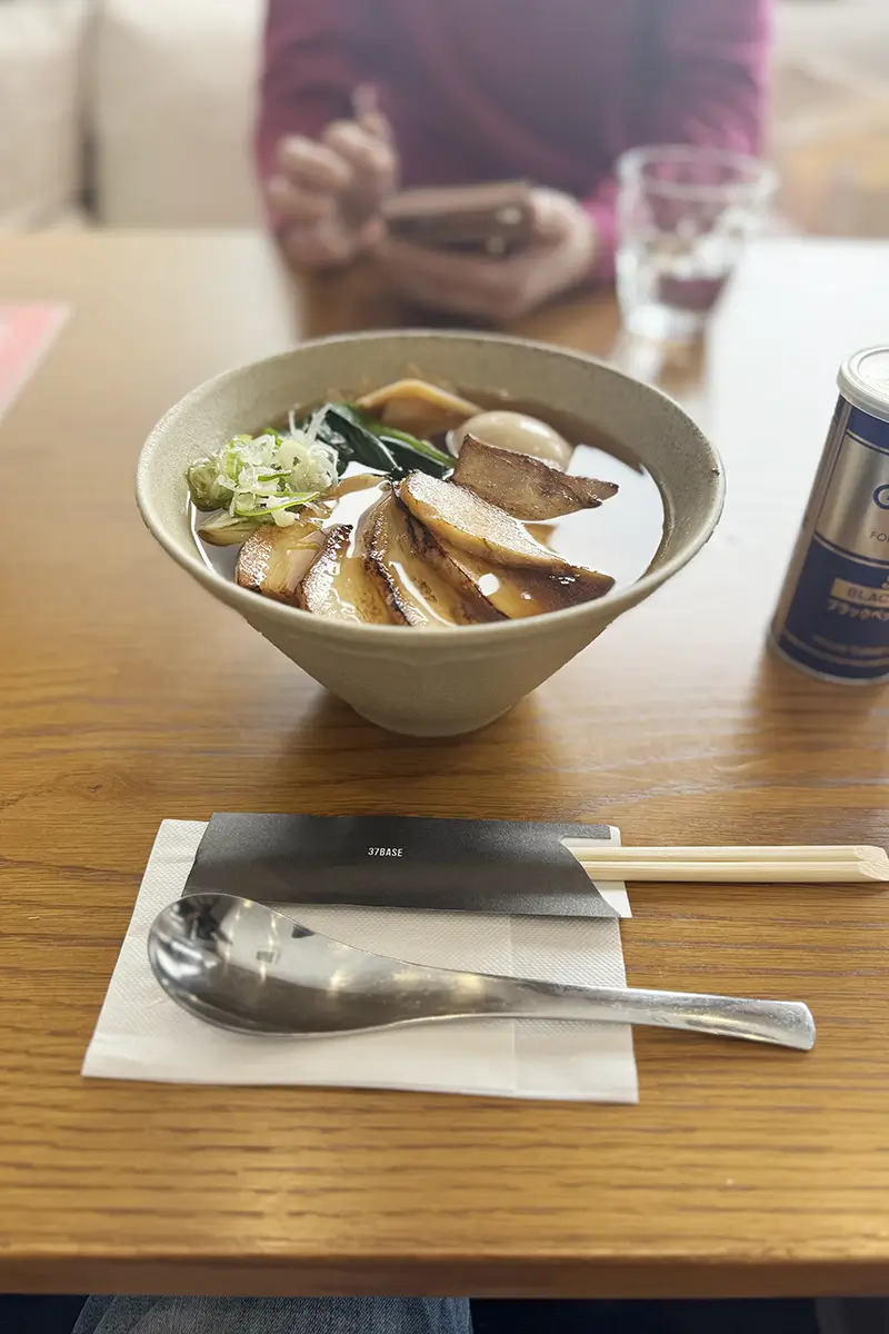 37BASE 自家製チャーシュー麺