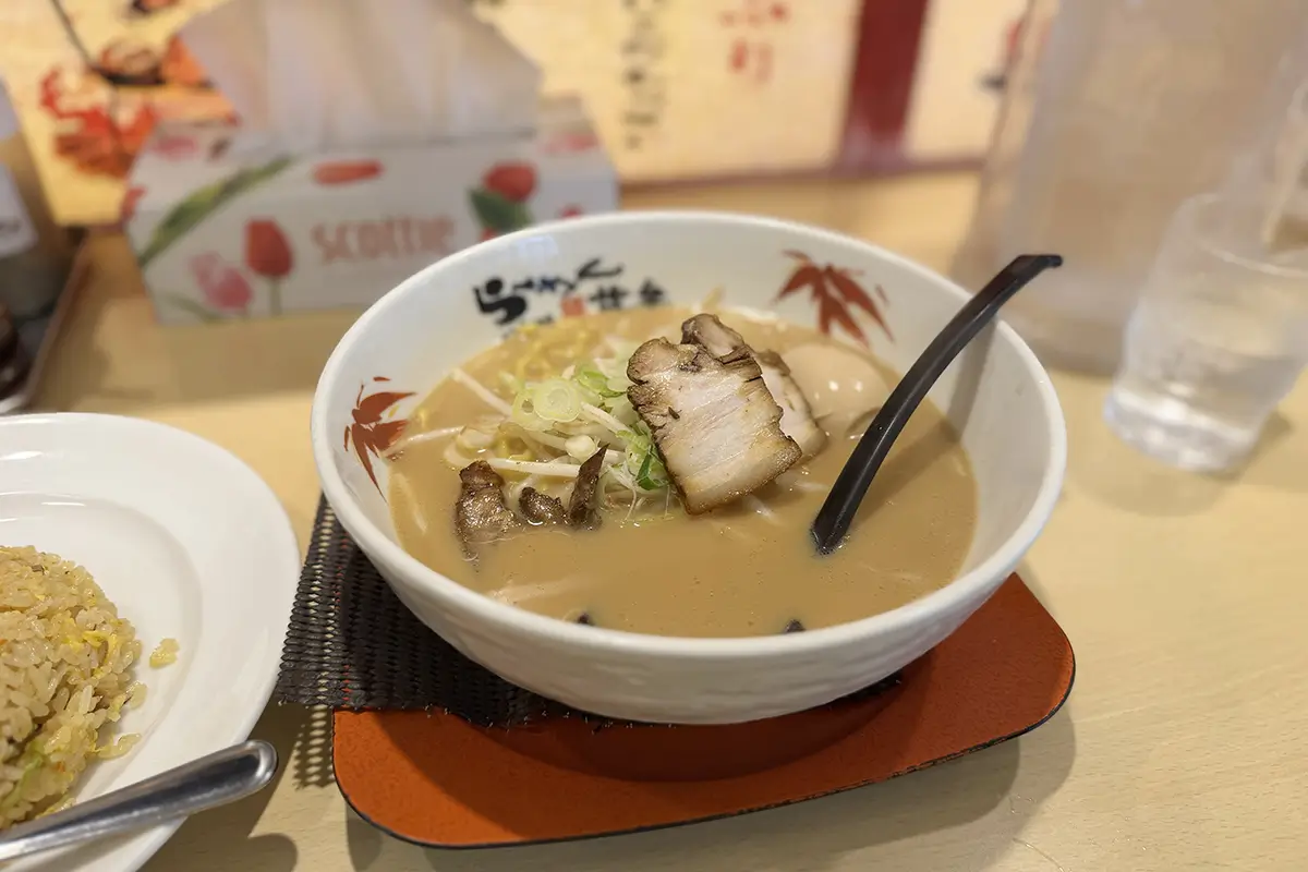 らーめん世界 富山 呉羽店　旨み醤油豚骨らーめん