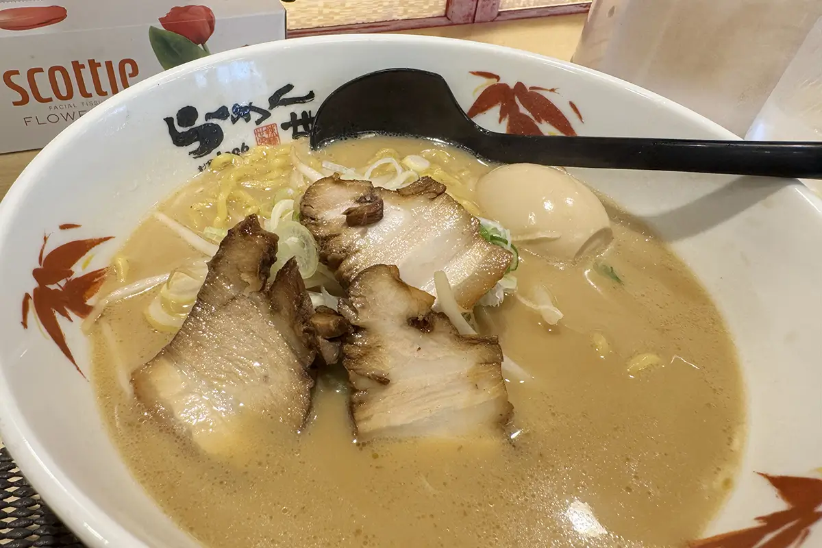 らーめん世界 富山 呉羽店　旨み醤油豚骨らーめん