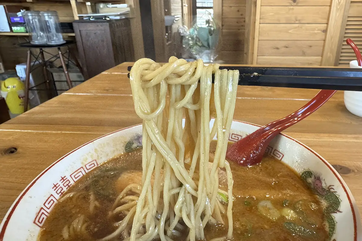 たまごや　ごまラーメン　麺