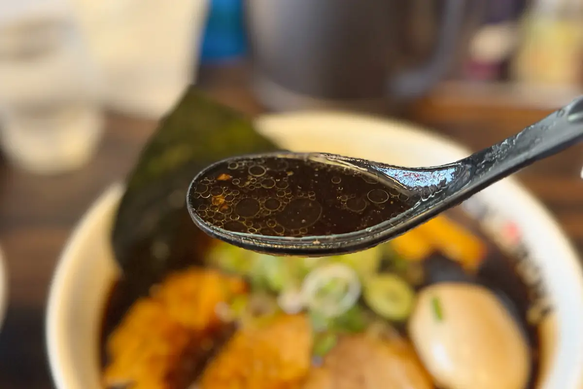 麺家いろは 射水本店 富山ブラック味玉ラーメン スープ