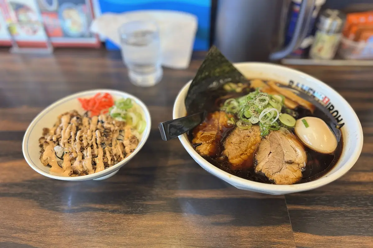 麺家いろは 射水本店 富山ブラック味玉ラーメン 平日ランチ豚マヨ丼セット