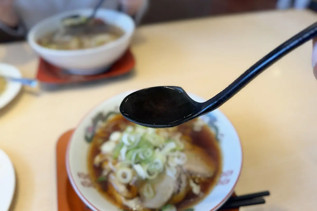 麺家やす 懐かしのあっさり醤油 中華そば スープ