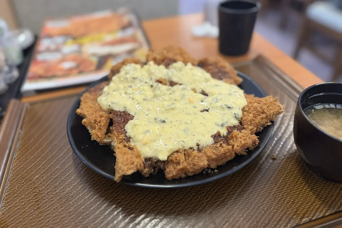 衝撃のチキンドデカツ定食(甘とろタルタル)